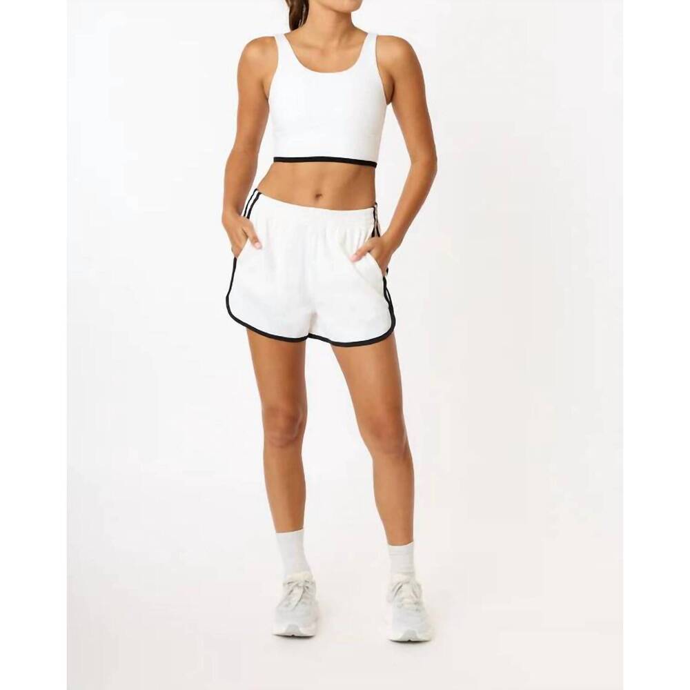 NEW CREAM YOGA kira dolphin shorts in white